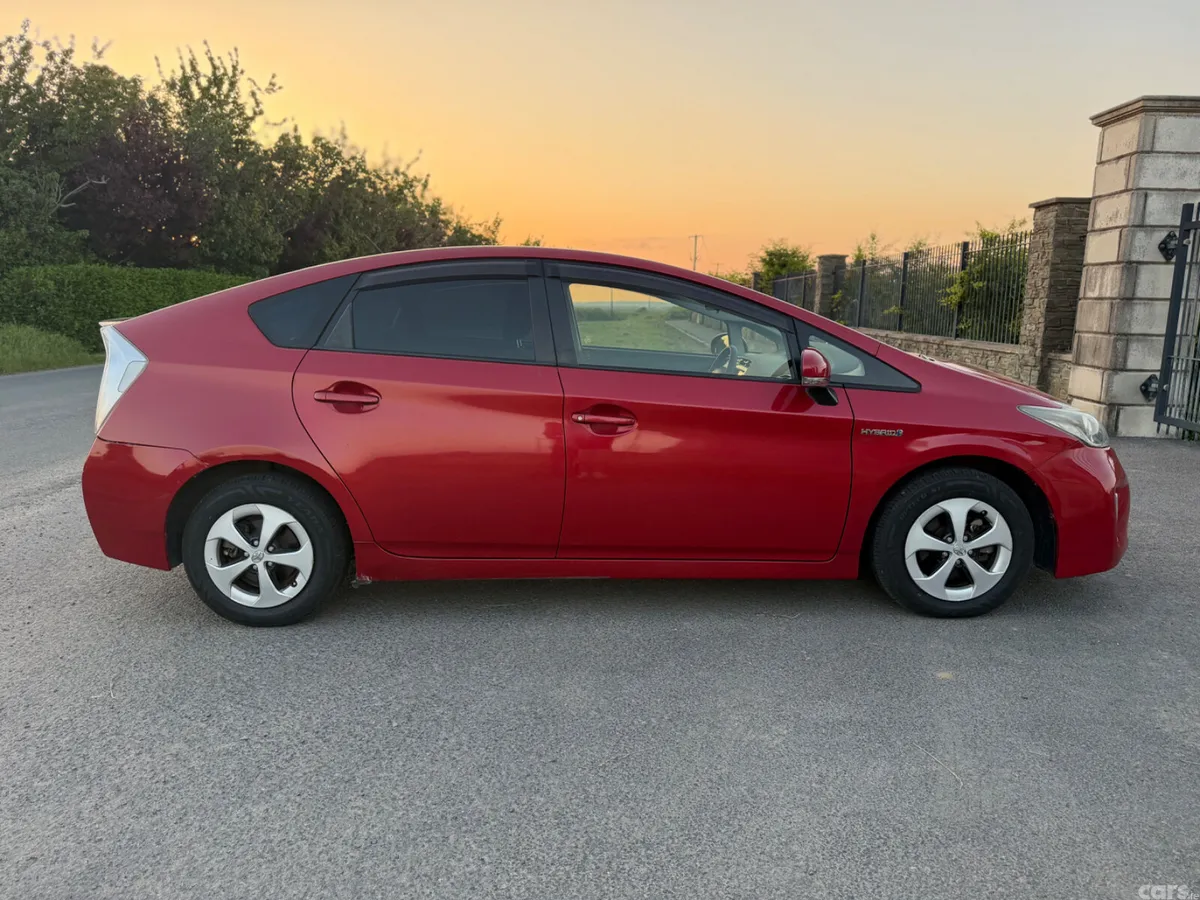 Toyota Prius Saloon, Petrol Hybrid, 2014, Red