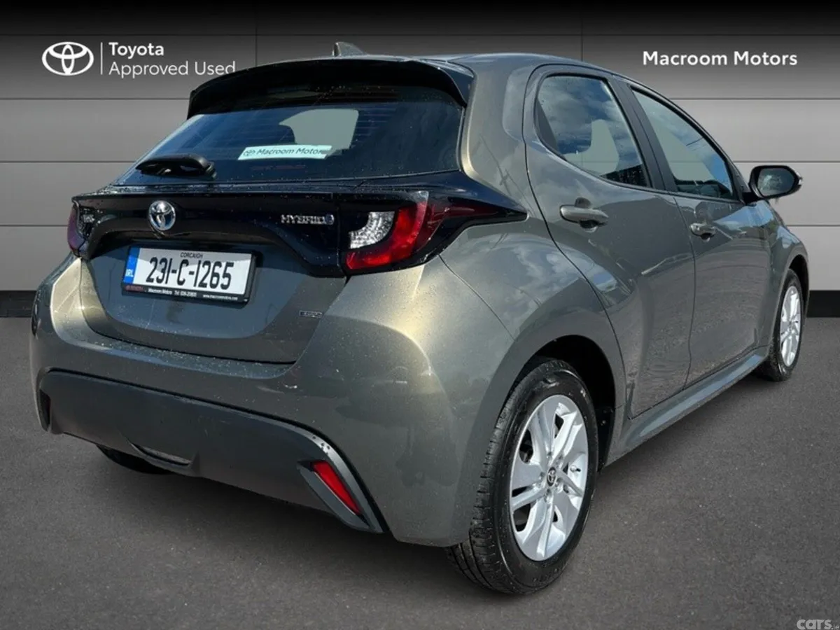 Toyota Yaris Hatchback, Petrol Hybrid, 2023, Bronze