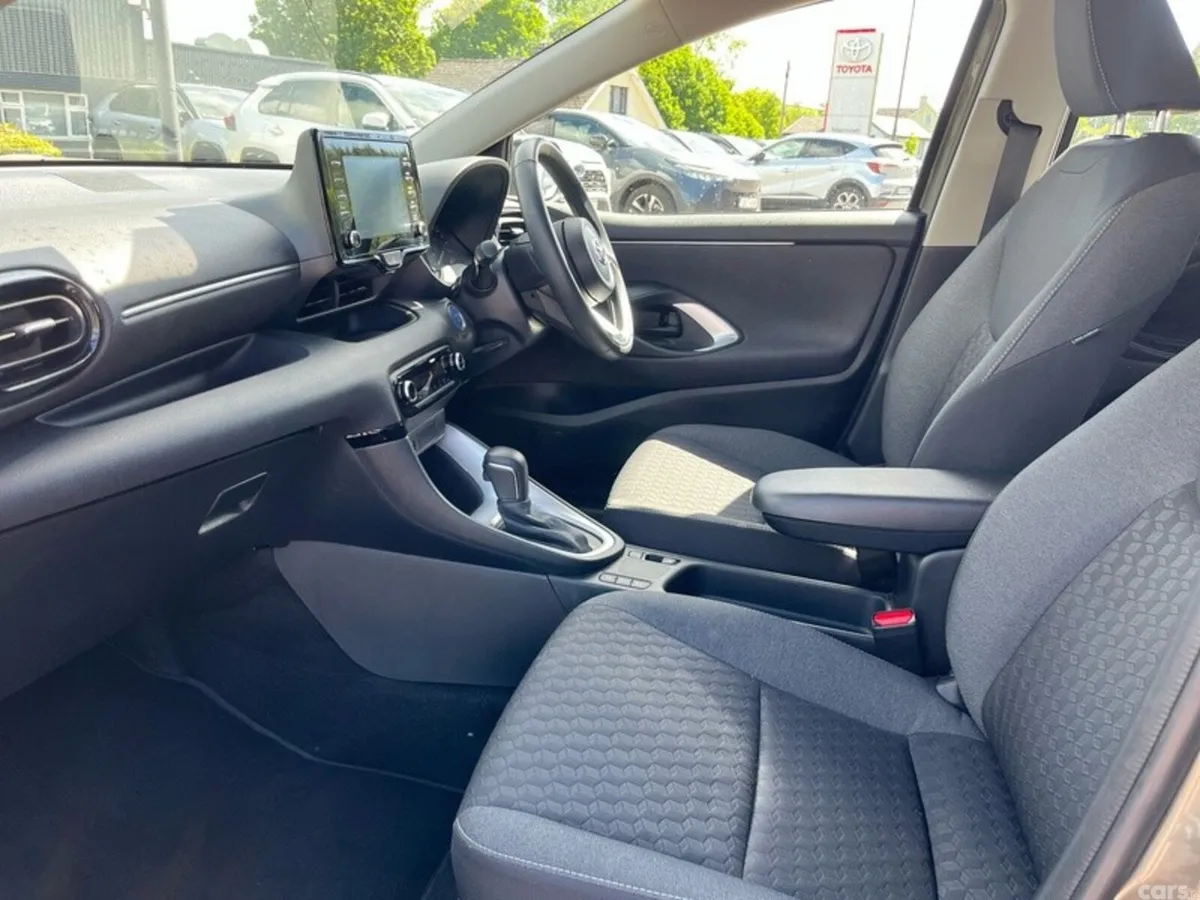 Toyota Yaris Hatchback, Petrol Hybrid, 2023, Bronze