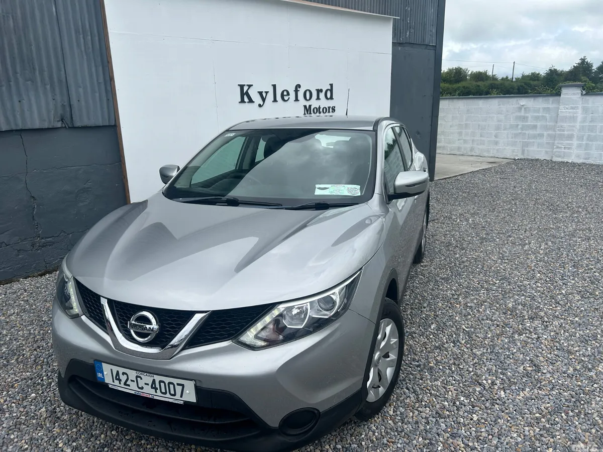 Nissan Qashqai Hatchback, Diesel, 2014, Silver