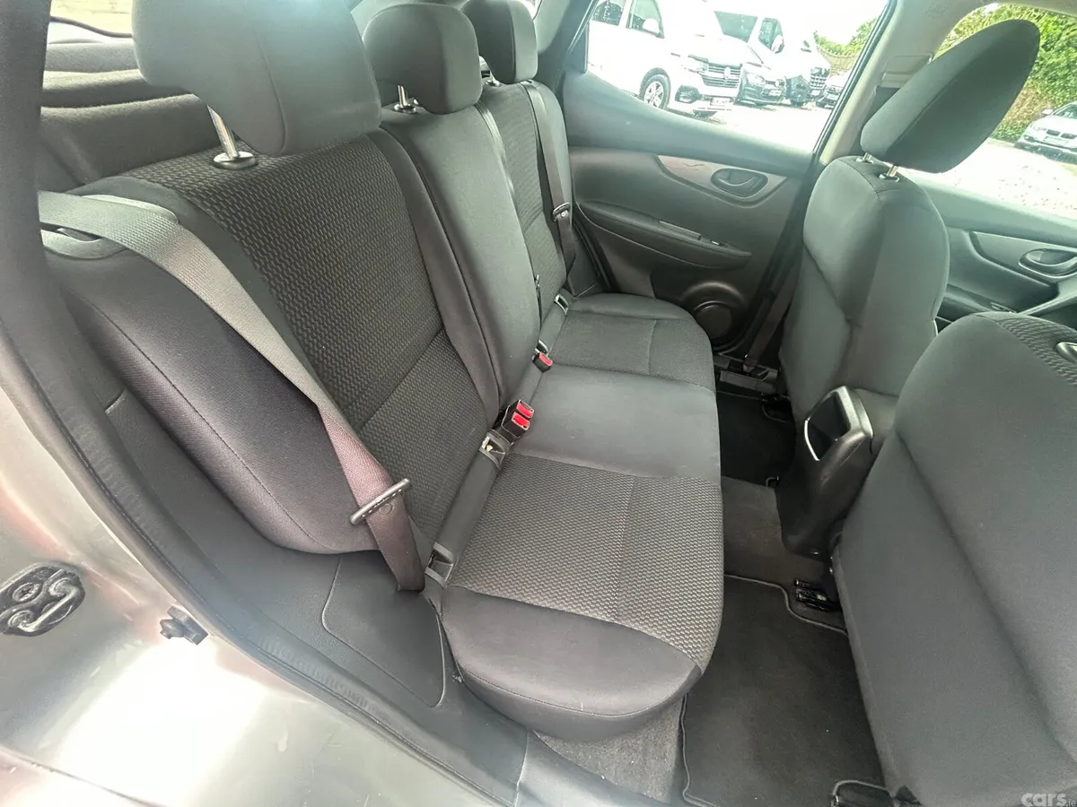 Nissan Qashqai Hatchback, Diesel, 2014, Silver