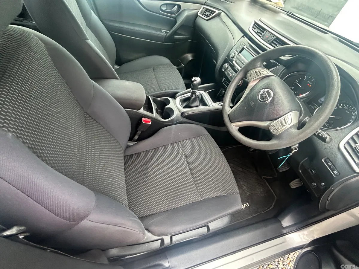 Nissan Qashqai Hatchback, Diesel, 2014, Silver