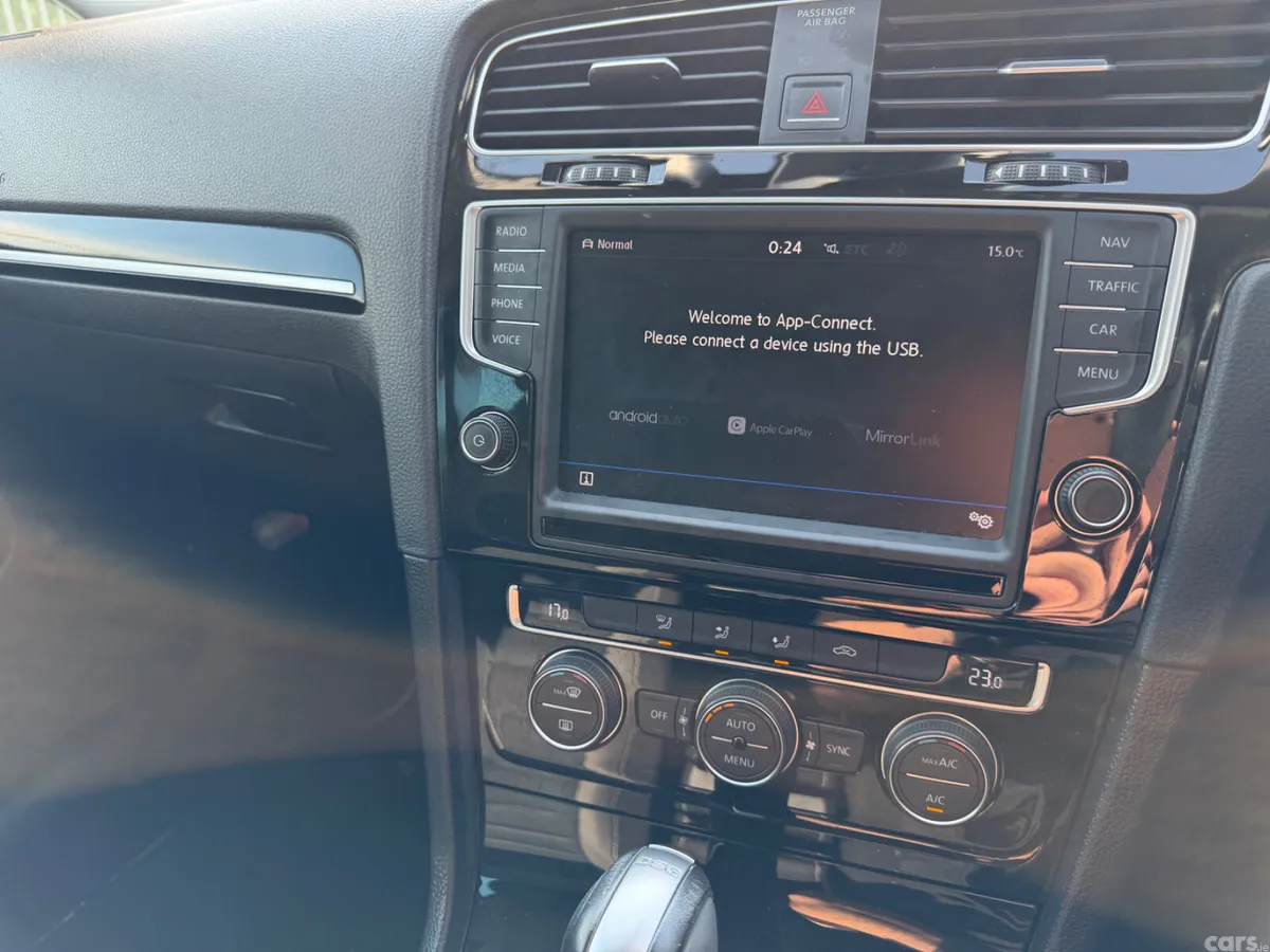 Volkswagen Golf Estate, Petrol, 2017, White