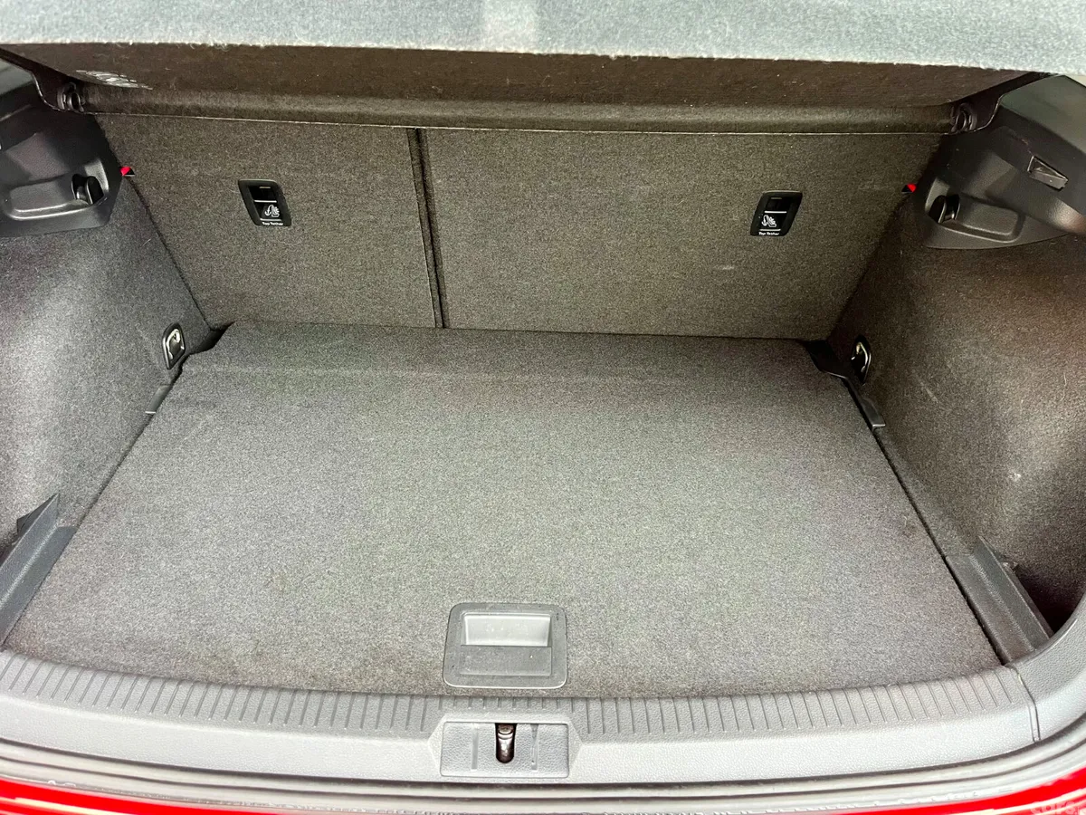 Volkswagen Golf Hatchback, Petrol, 2016, Red