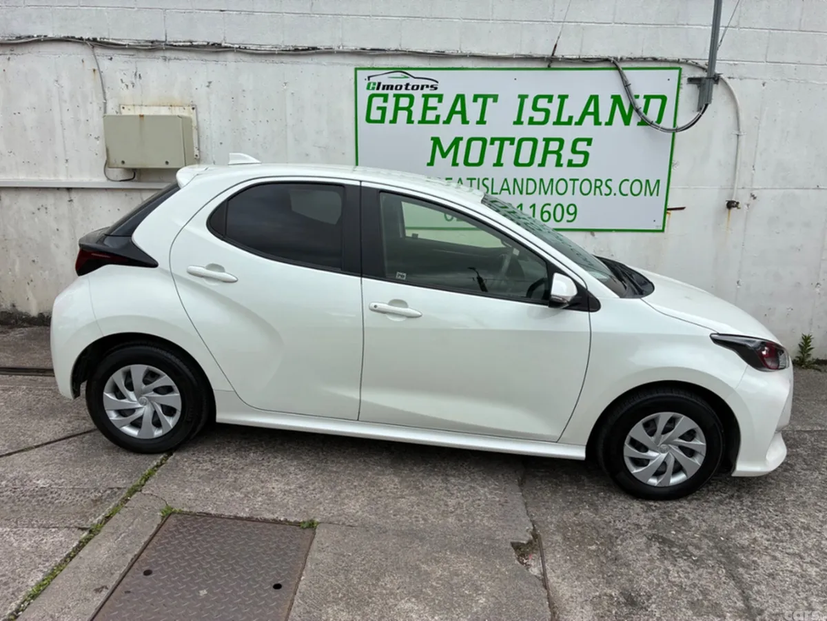 Toyota Yaris Hatchback, Petrol, 2021, White