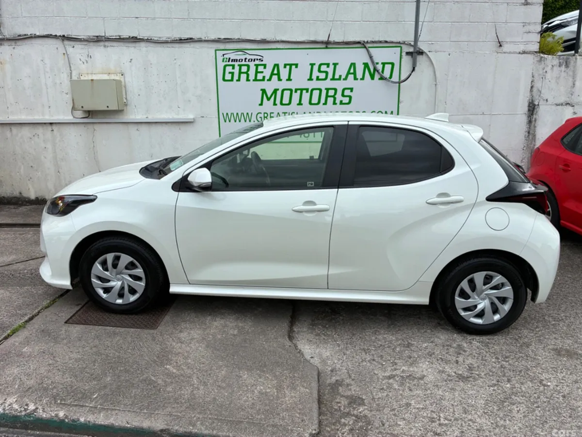 Toyota Yaris Hatchback, Petrol, 2021, White