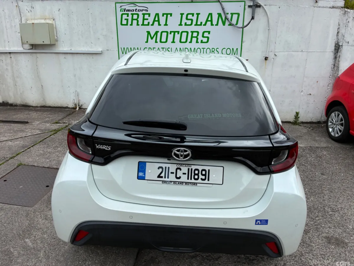 Toyota Yaris Hatchback, Petrol, 2021, White