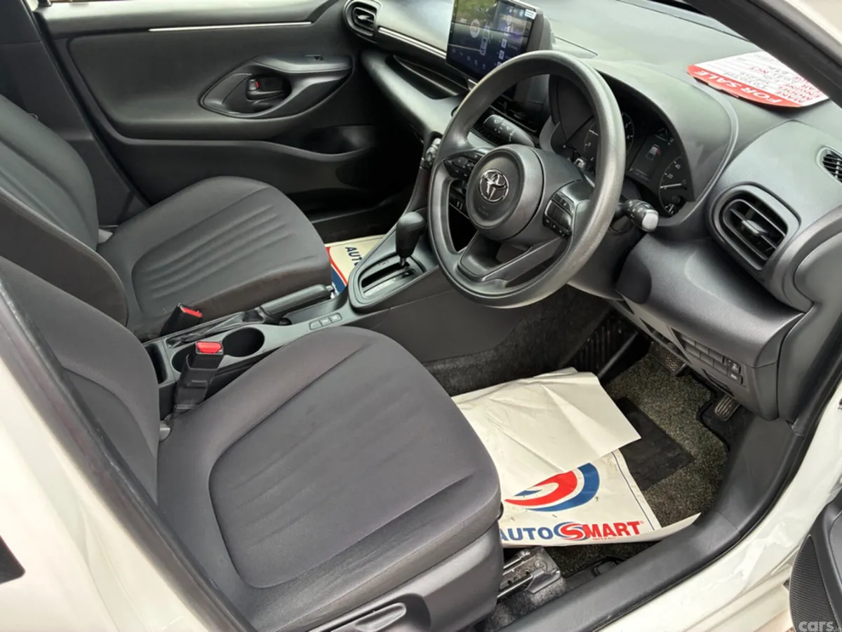 Toyota Yaris Hatchback, Petrol, 2021, White