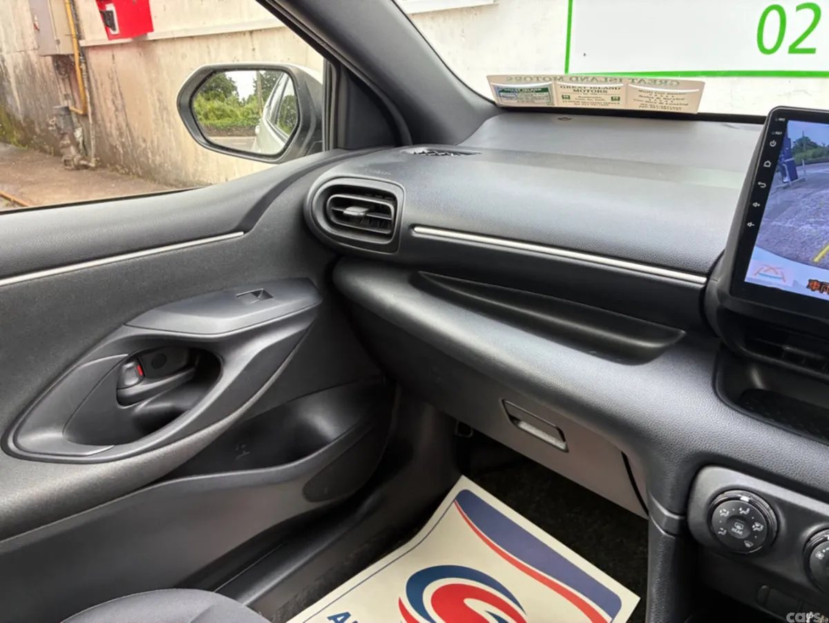 Toyota Yaris Hatchback, Petrol, 2021, White