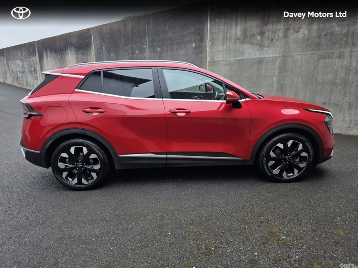 Kia Sportage MPV, Petrol Plug-in Hybrid, 2023, Red