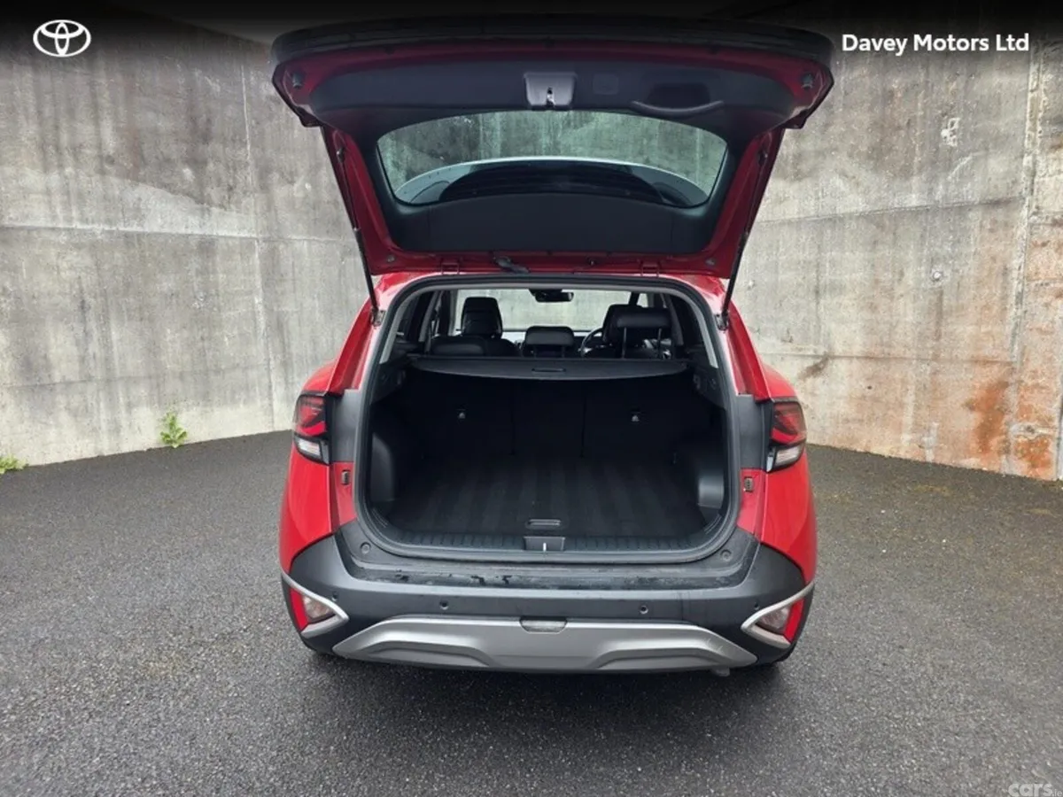 Kia Sportage MPV, Petrol Plug-in Hybrid, 2023, Red
