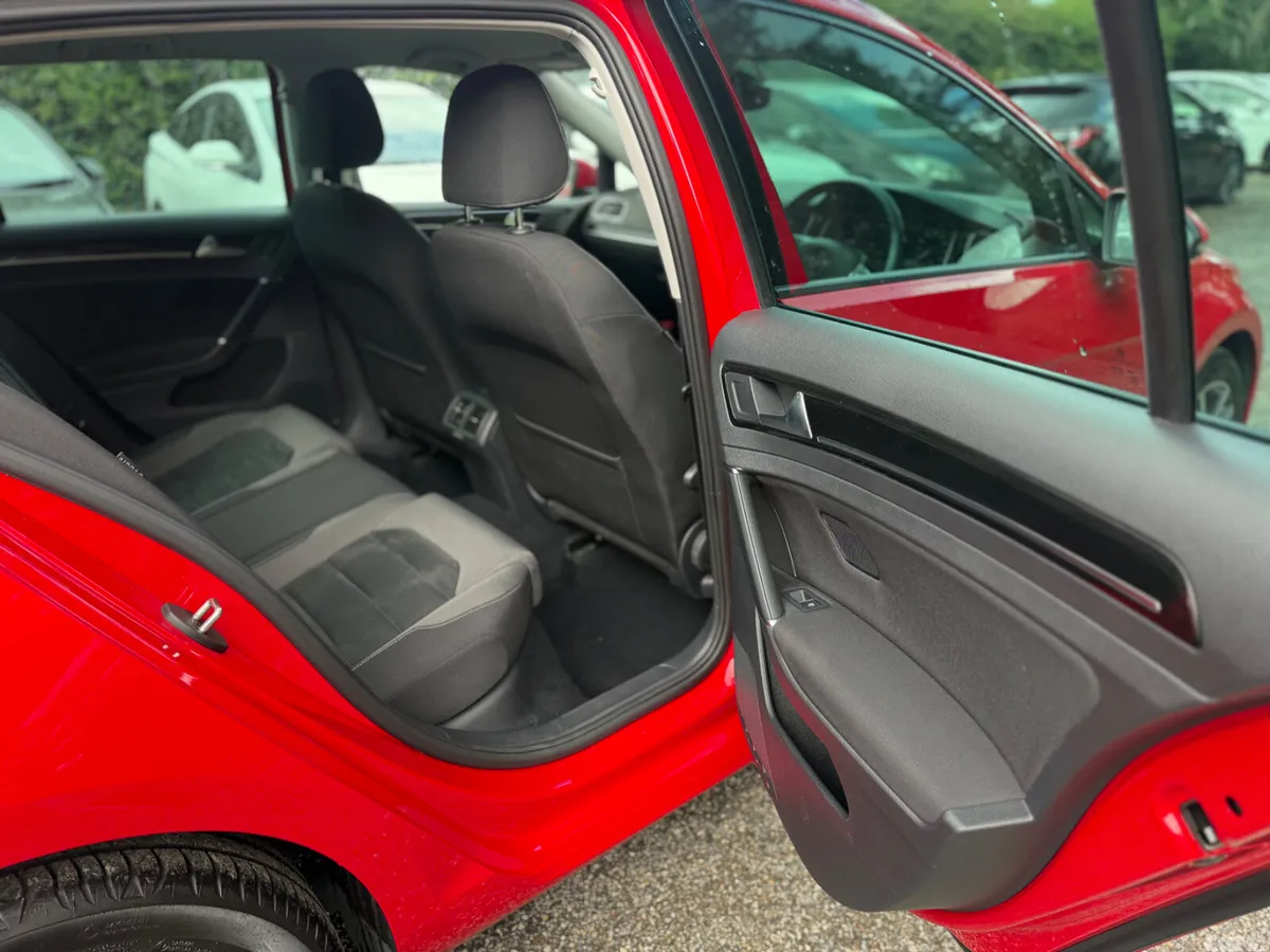 Volkswagen Golf Coupe, Petrol, 2018, Red
