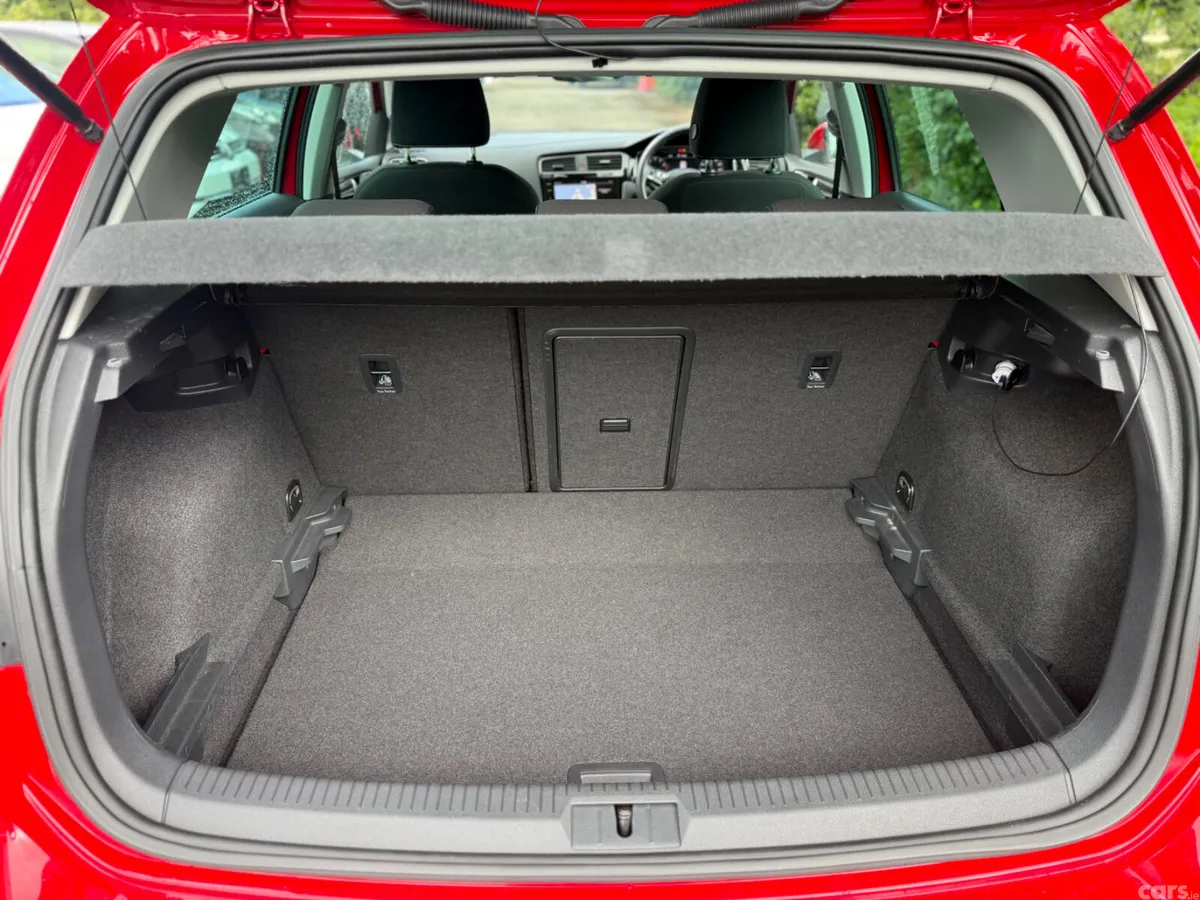 Volkswagen Golf Coupe, Petrol, 2018, Red