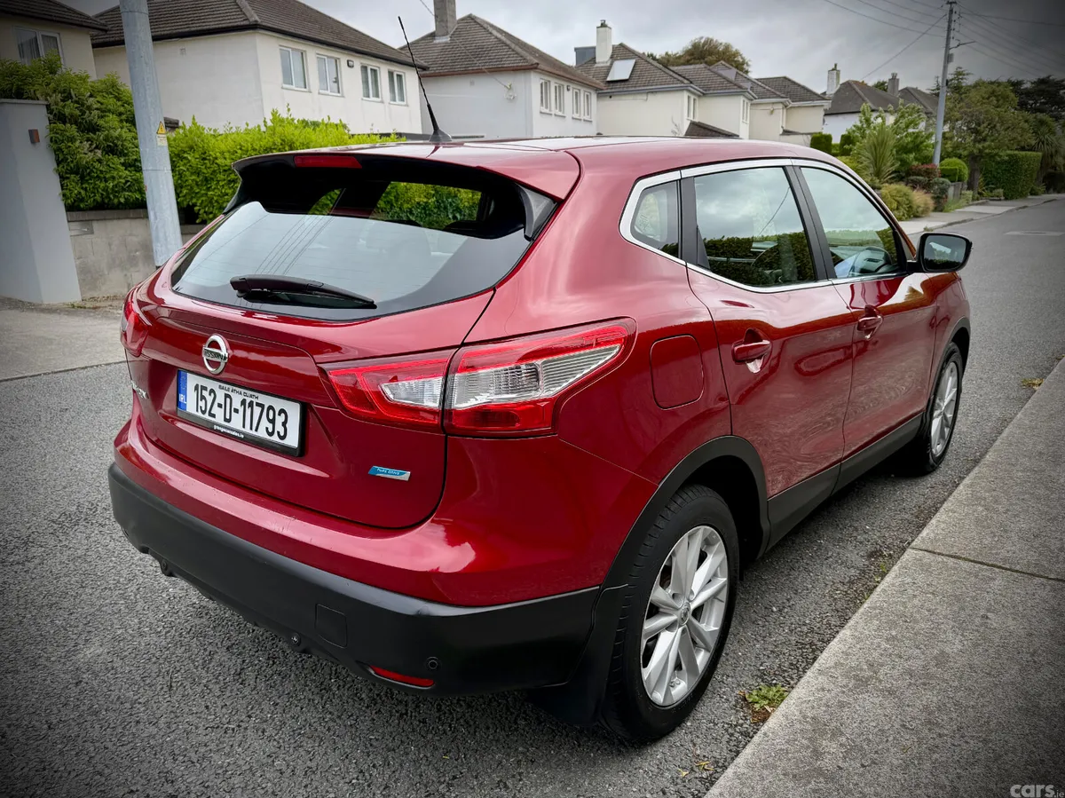 Nissan Qashqai Hatchback, Diesel, 2015, Red