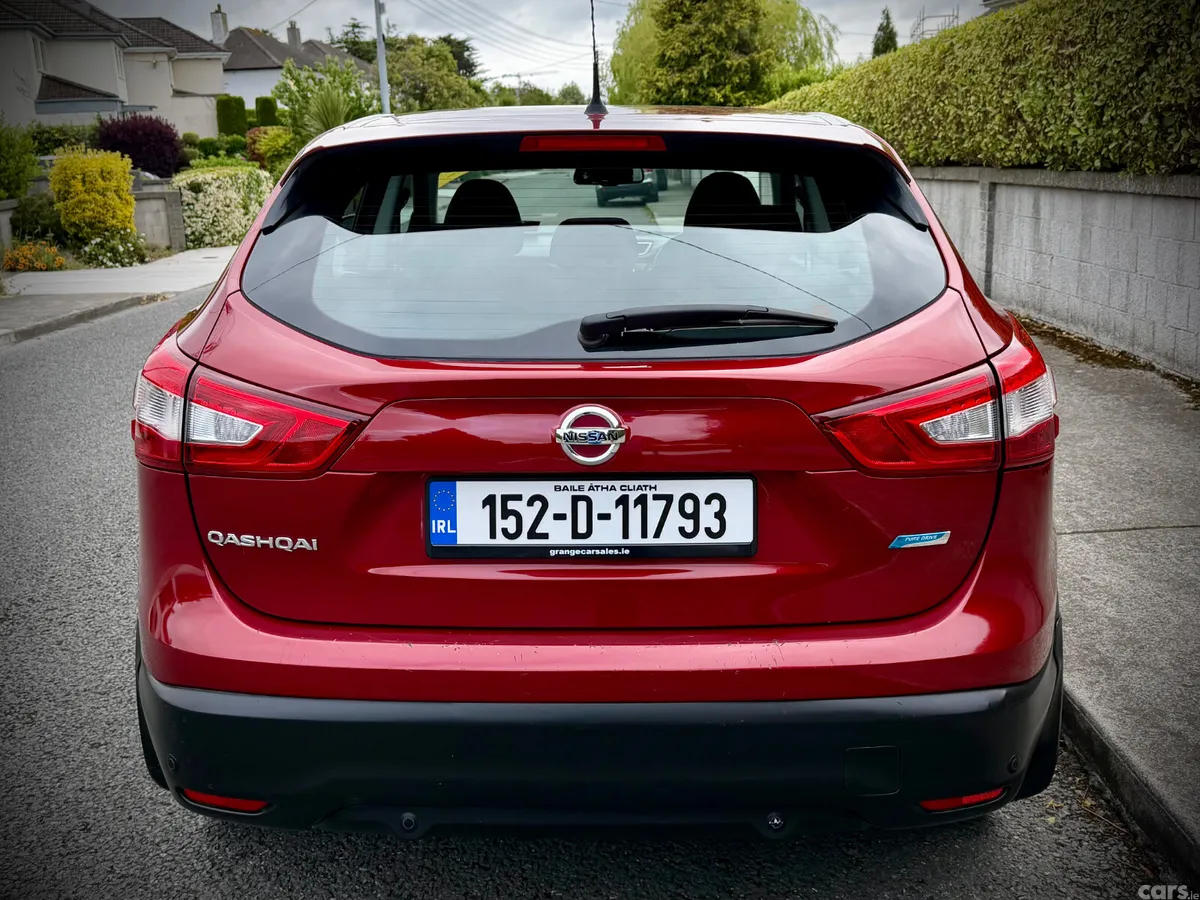 Nissan Qashqai Hatchback, Diesel, 2015, Red