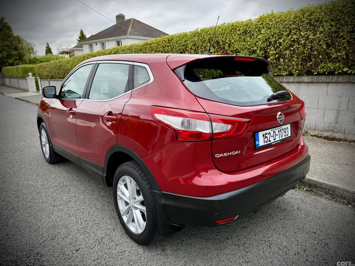 Nissan Qashqai Hatchback, Diesel, 2015, Red