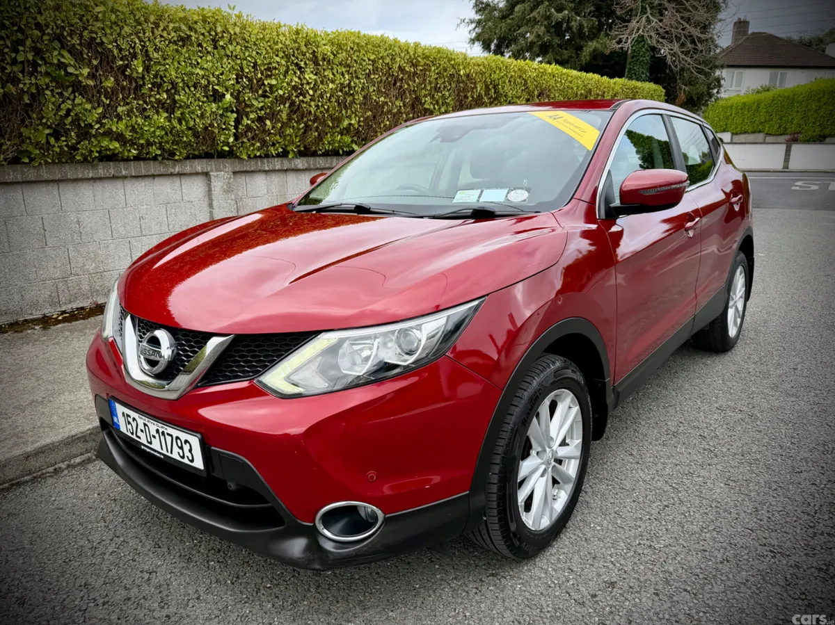Nissan Qashqai Hatchback, Diesel, 2015, Red