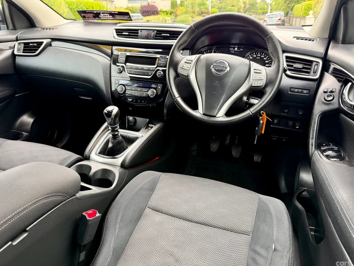Nissan Qashqai Hatchback, Diesel, 2015, Red