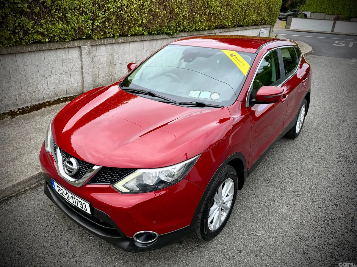 Nissan Qashqai Hatchback, Diesel, 2015, Red