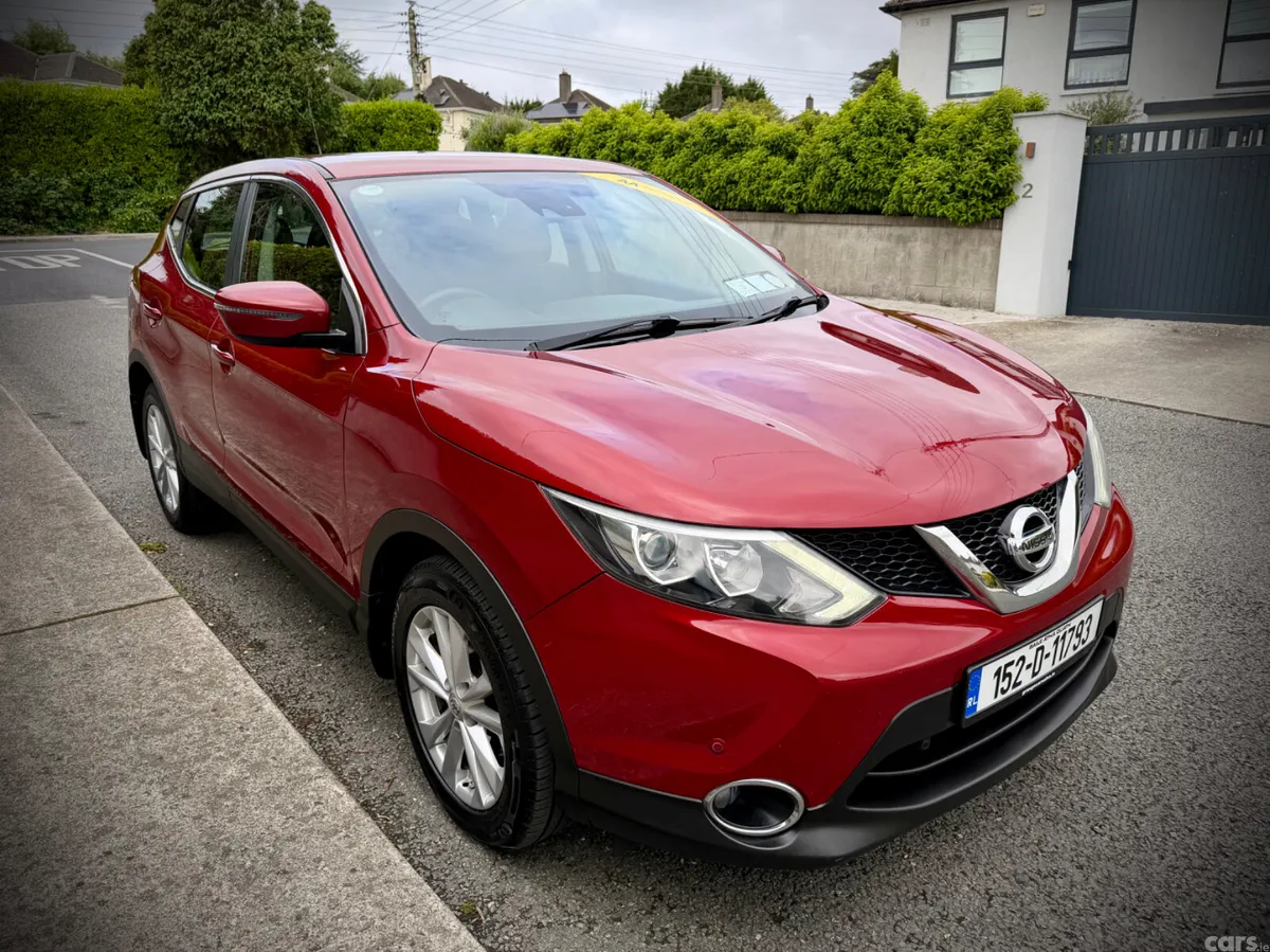 Nissan Qashqai Hatchback, Diesel, 2015, Red
