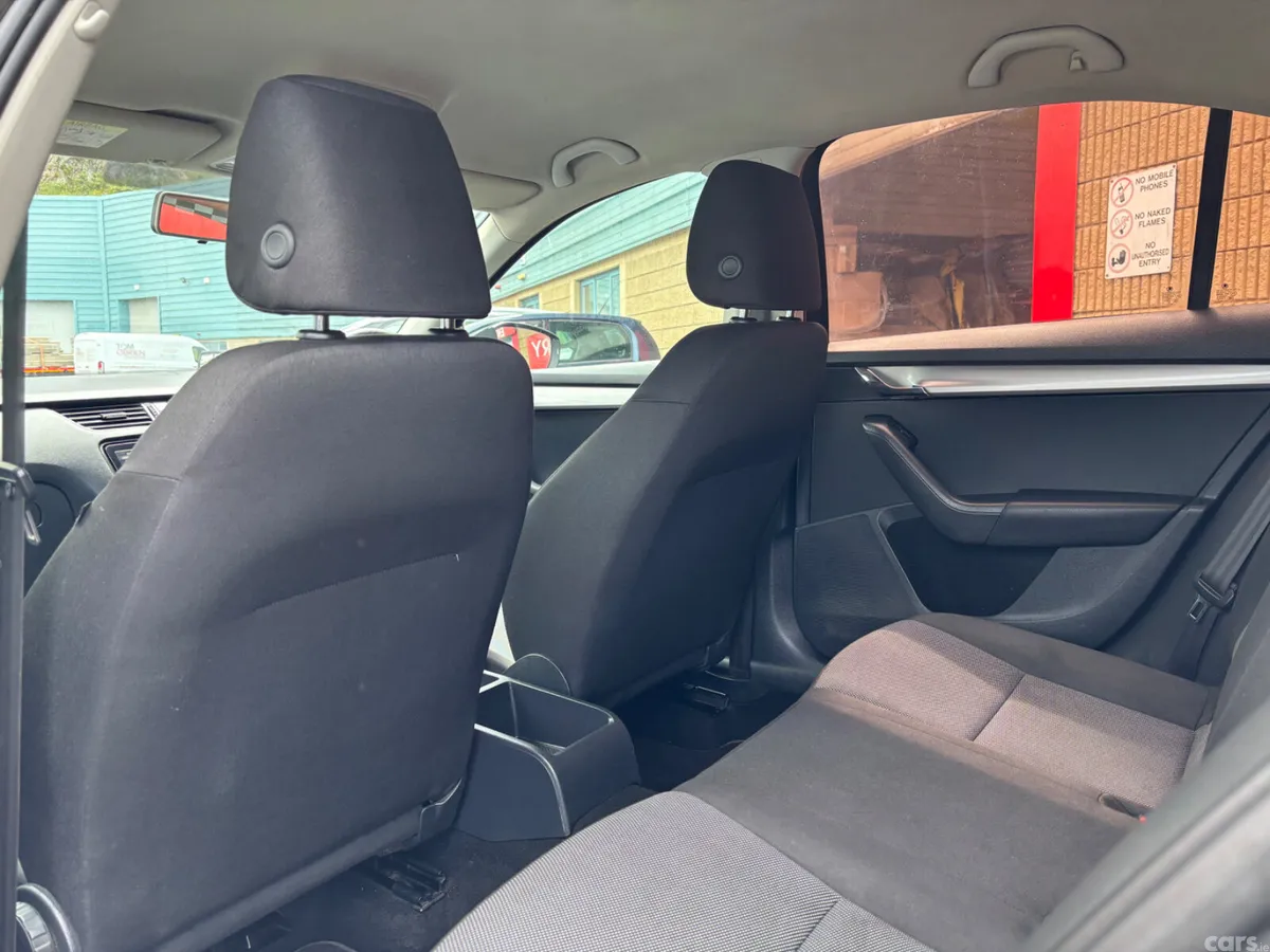 Skoda Octavia Saloon, Diesel, 2014, Black