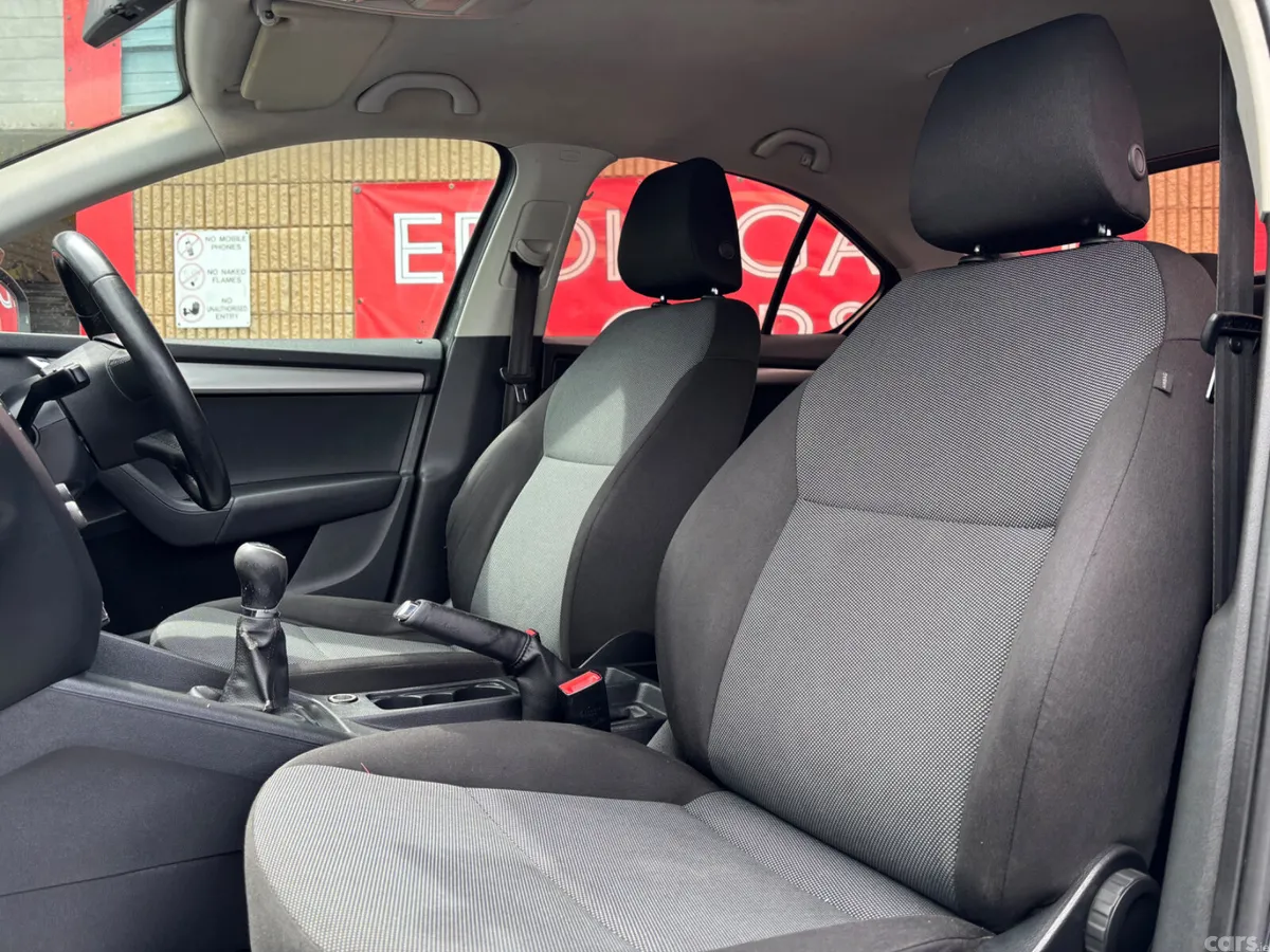 Skoda Octavia Saloon, Diesel, 2014, Black