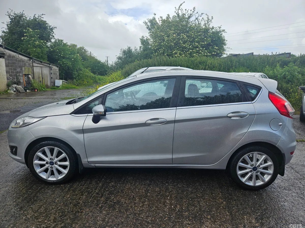 Ford Fiesta Hatchback, Petrol, 2017, Grey