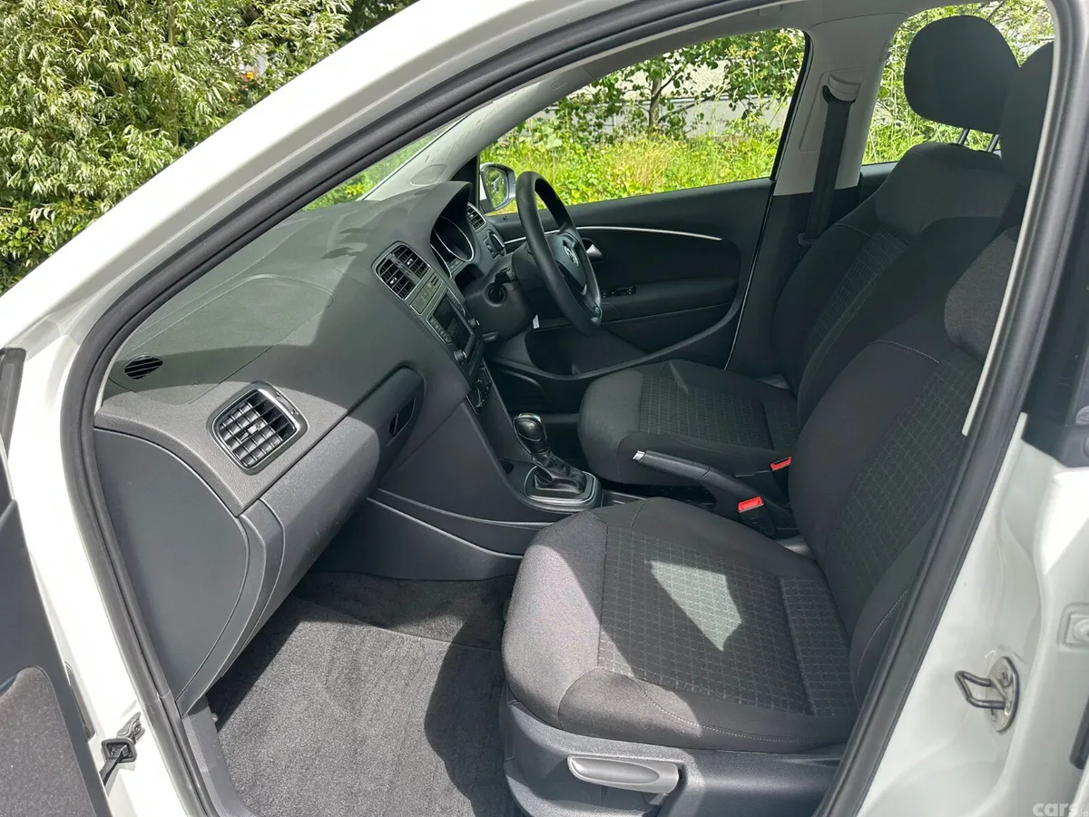 Volkswagen Polo Hatchback, Petrol, 2016, White