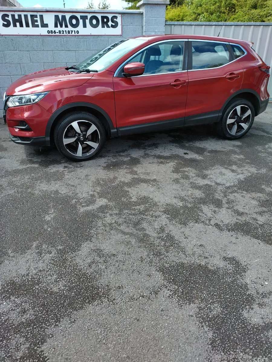 Nissan Qashqai SUV, Diesel, 2018, Red
