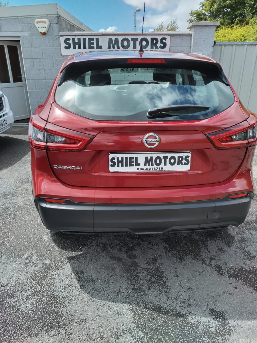 Nissan Qashqai SUV, Diesel, 2018, Red