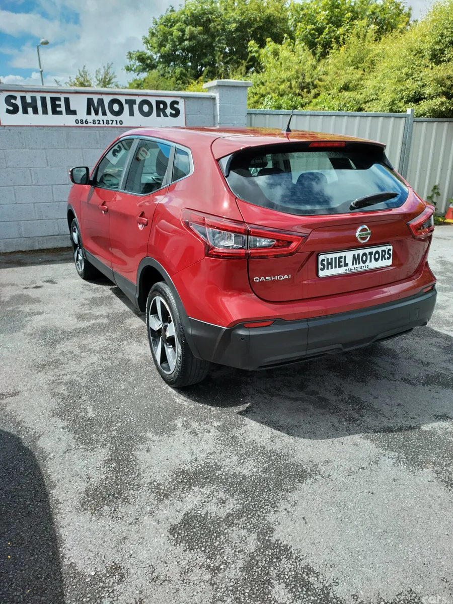 Nissan Qashqai SUV, Diesel, 2018, Red