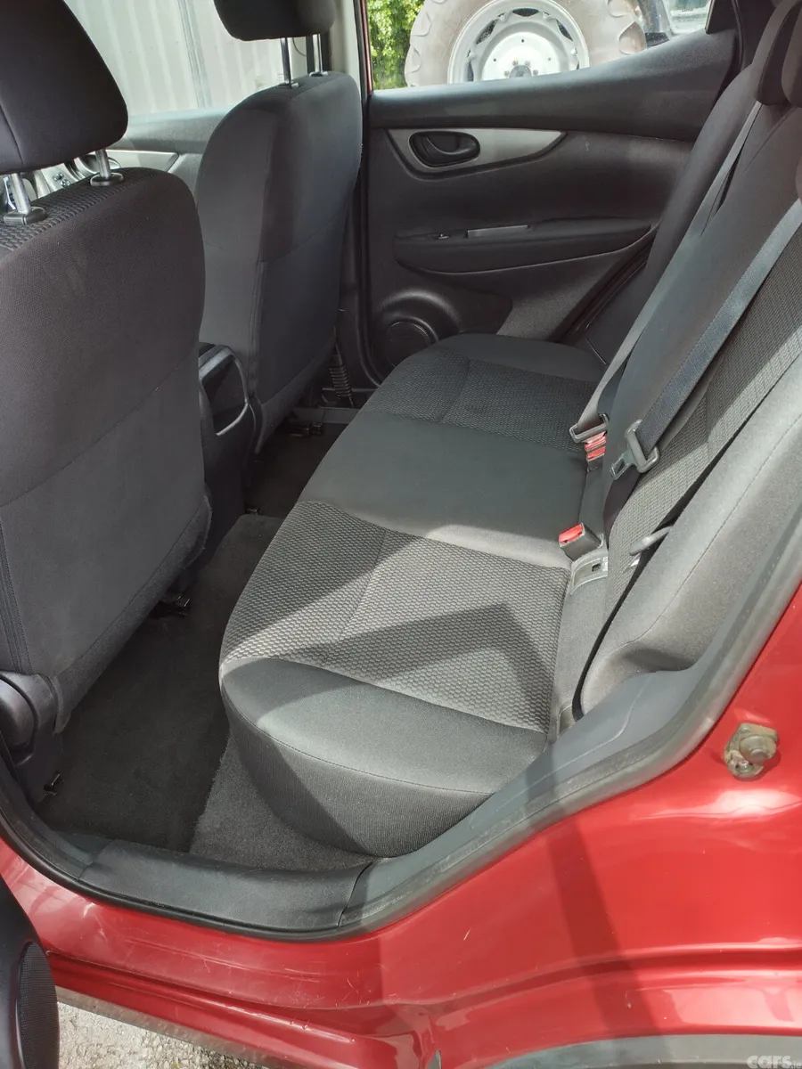 Nissan Qashqai SUV, Diesel, 2018, Red