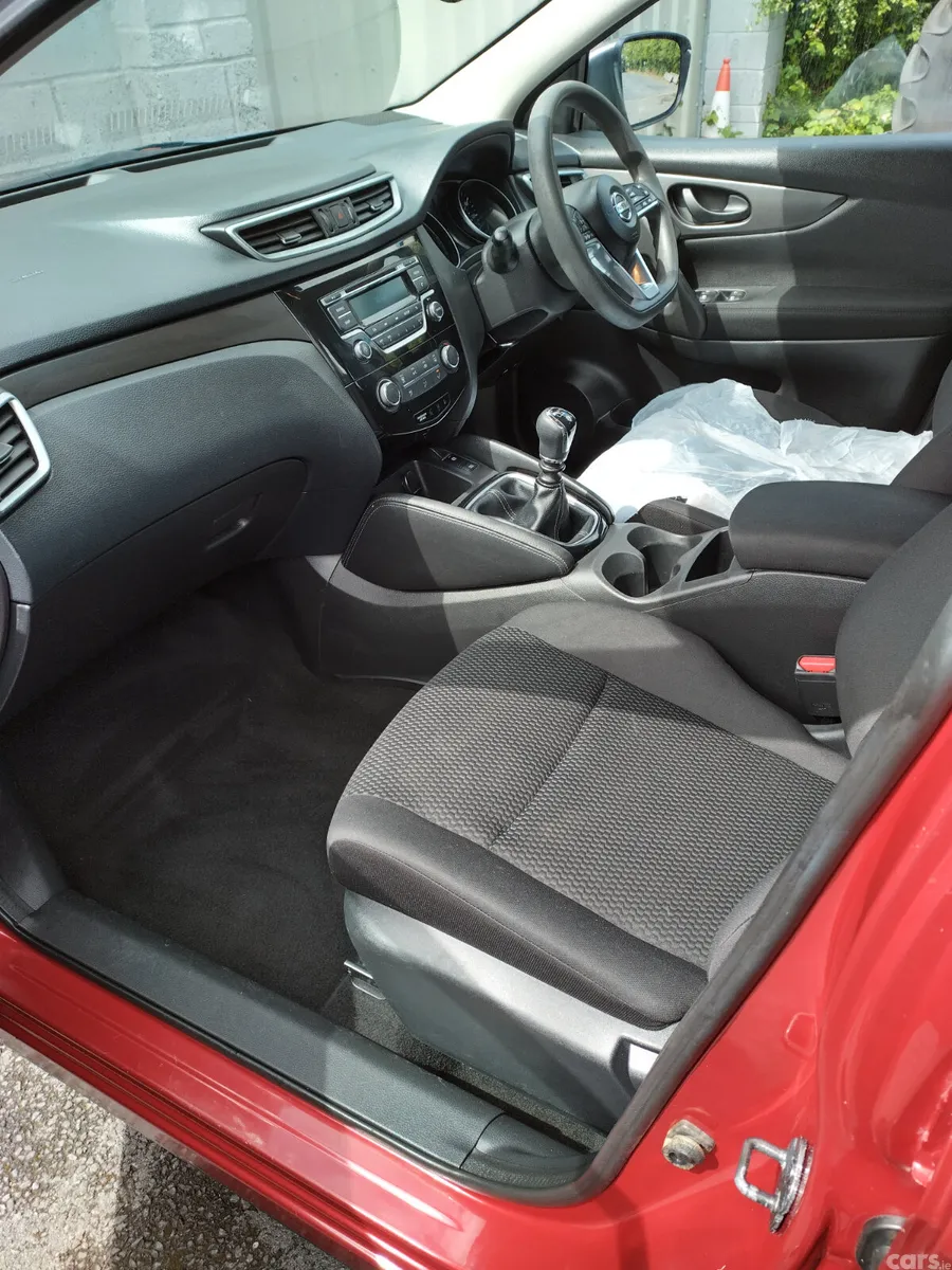Nissan Qashqai SUV, Diesel, 2018, Red