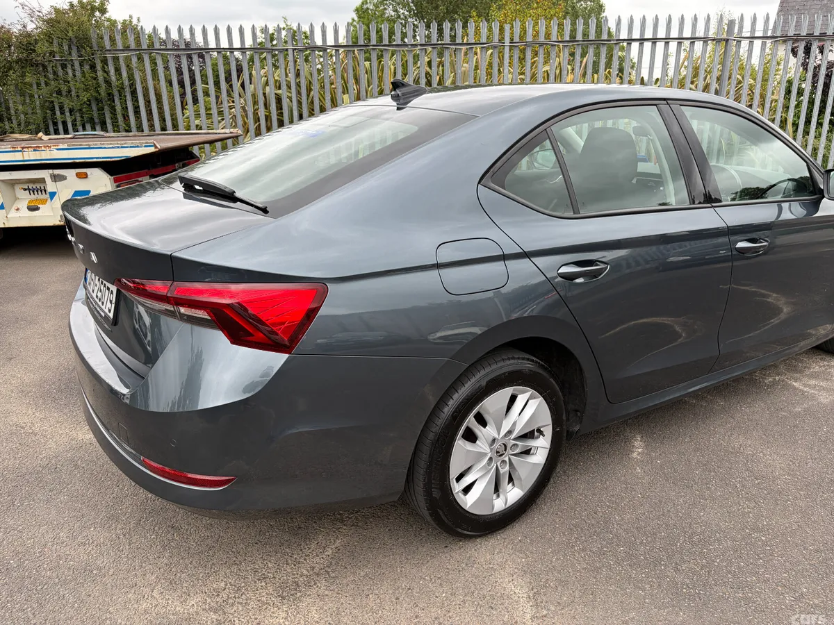 Skoda Octavia Saloon, Diesel, 2021, Grey