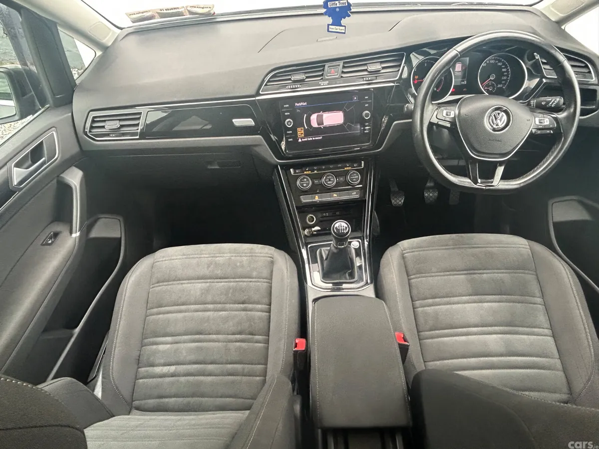 Volkswagen Touran MPV, Diesel, 2019, Grey
