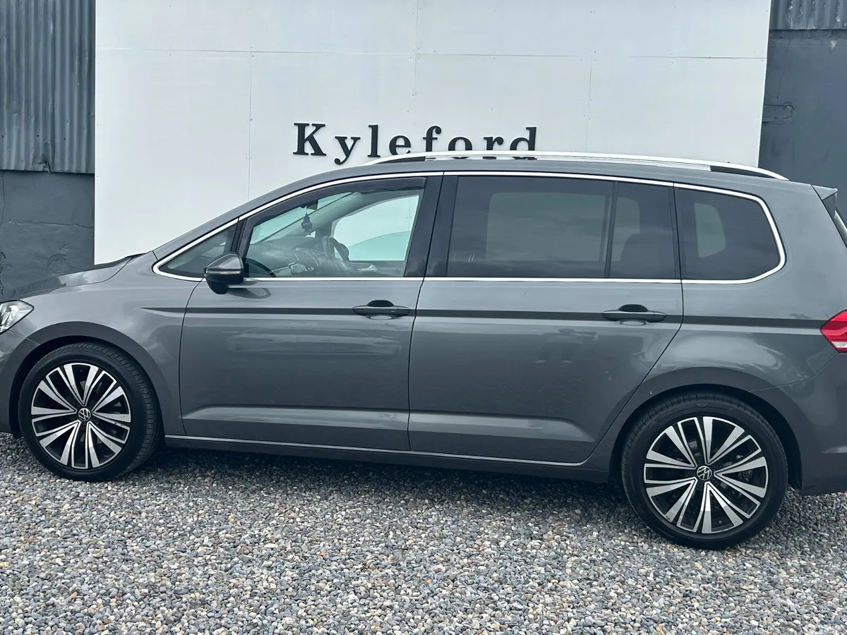 Volkswagen Touran MPV, Diesel, 2019, Grey