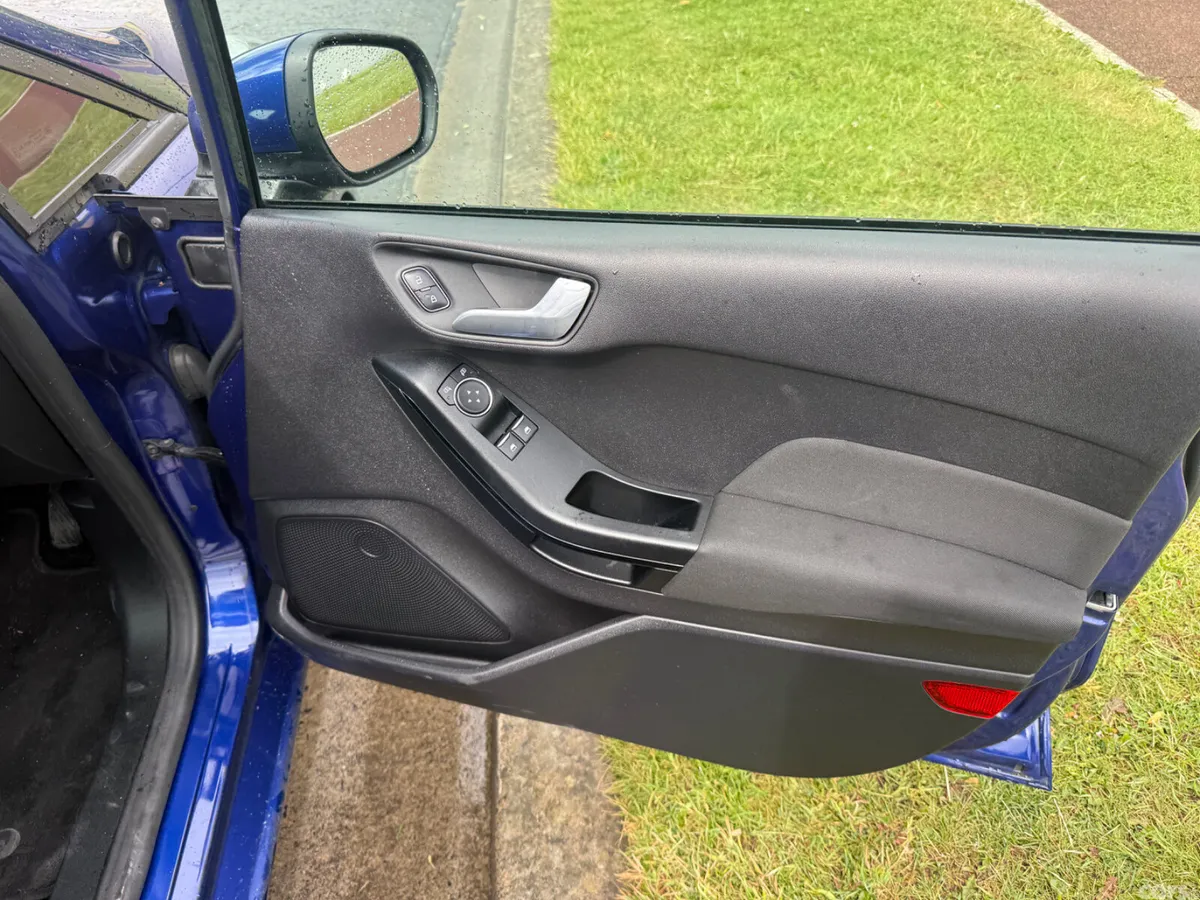 Ford Fiesta Hatchback, Petrol, 2018, Blue
