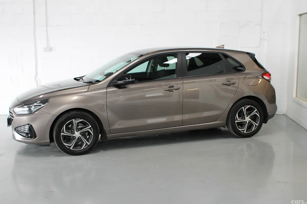 Hyundai i30 Hatchback, Petrol, 2021, Brown