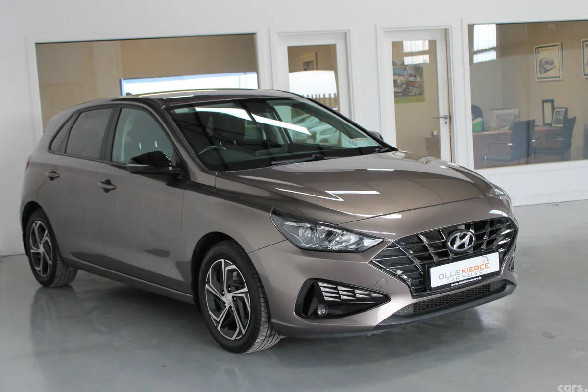 Hyundai i30 Hatchback, Petrol, 2021, Brown
