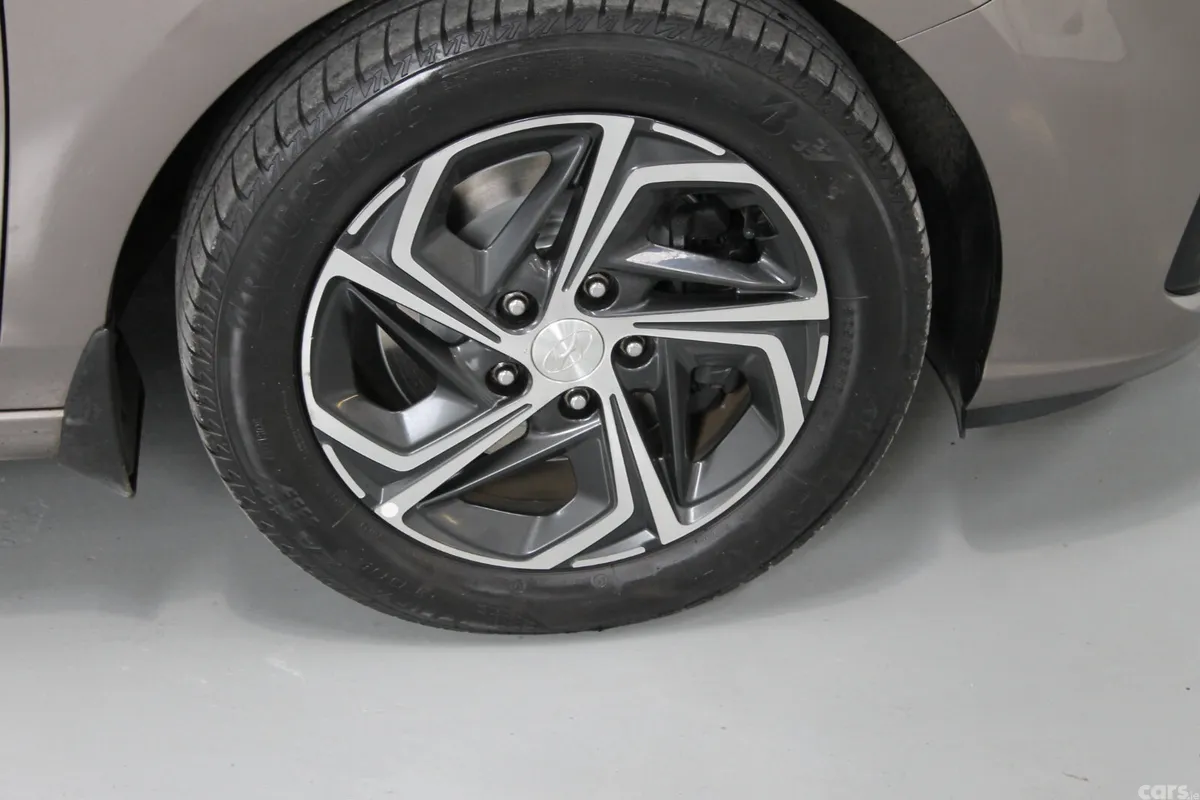 Hyundai i30 Hatchback, Petrol, 2021, Brown