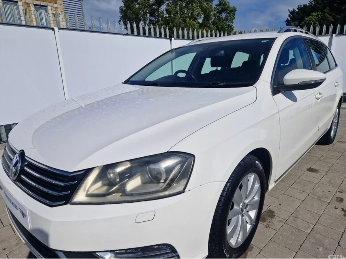 Volkswagen Passat Estate, Petrol, 2014, White