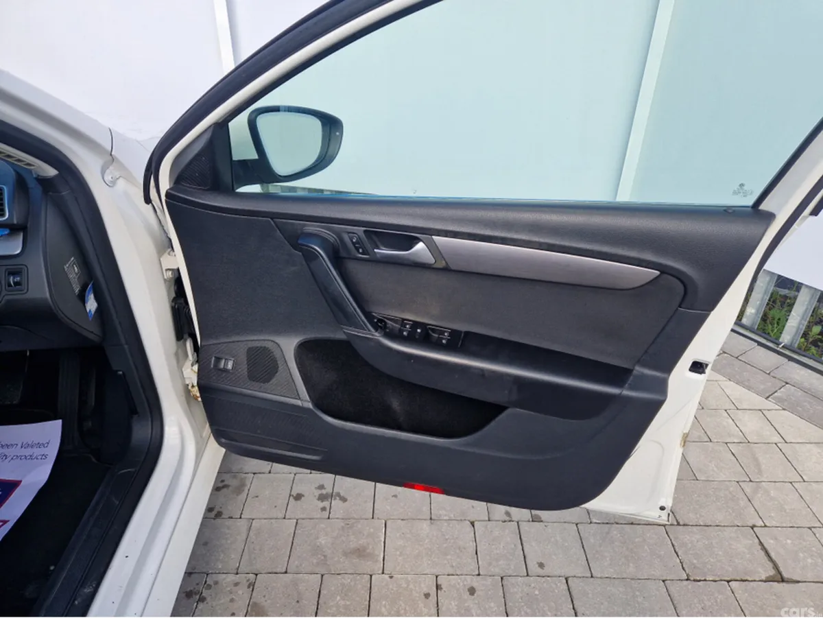 Volkswagen Passat Estate, Petrol, 2014, White