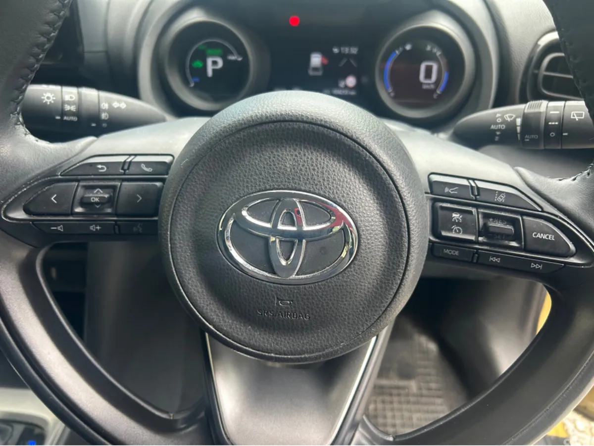 Toyota Yaris Cross Hatchback, Petrol Hybrid, 2024, Yellow