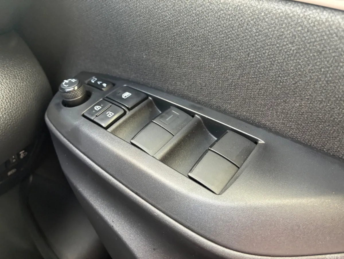 Toyota Yaris Hatchback, Petrol Hybrid, 2021, Silver