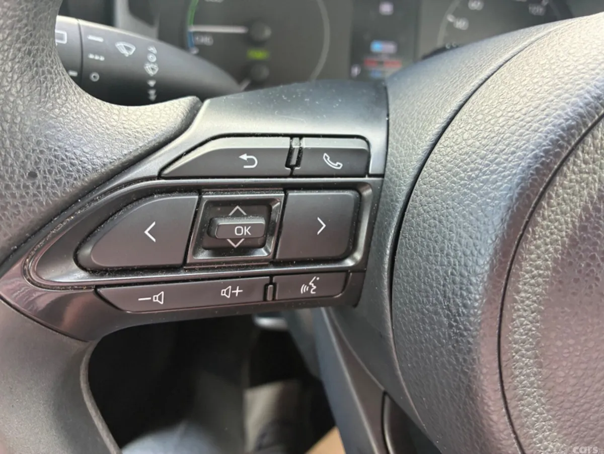 Toyota Yaris Hatchback, Petrol Hybrid, 2021, Silver