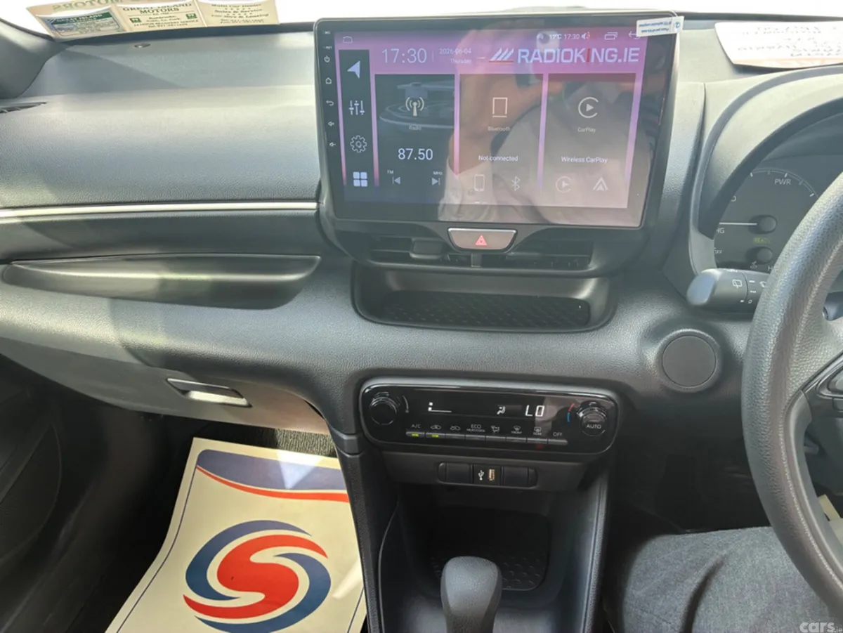 Toyota Yaris Hatchback, Petrol Hybrid, 2021, Silver