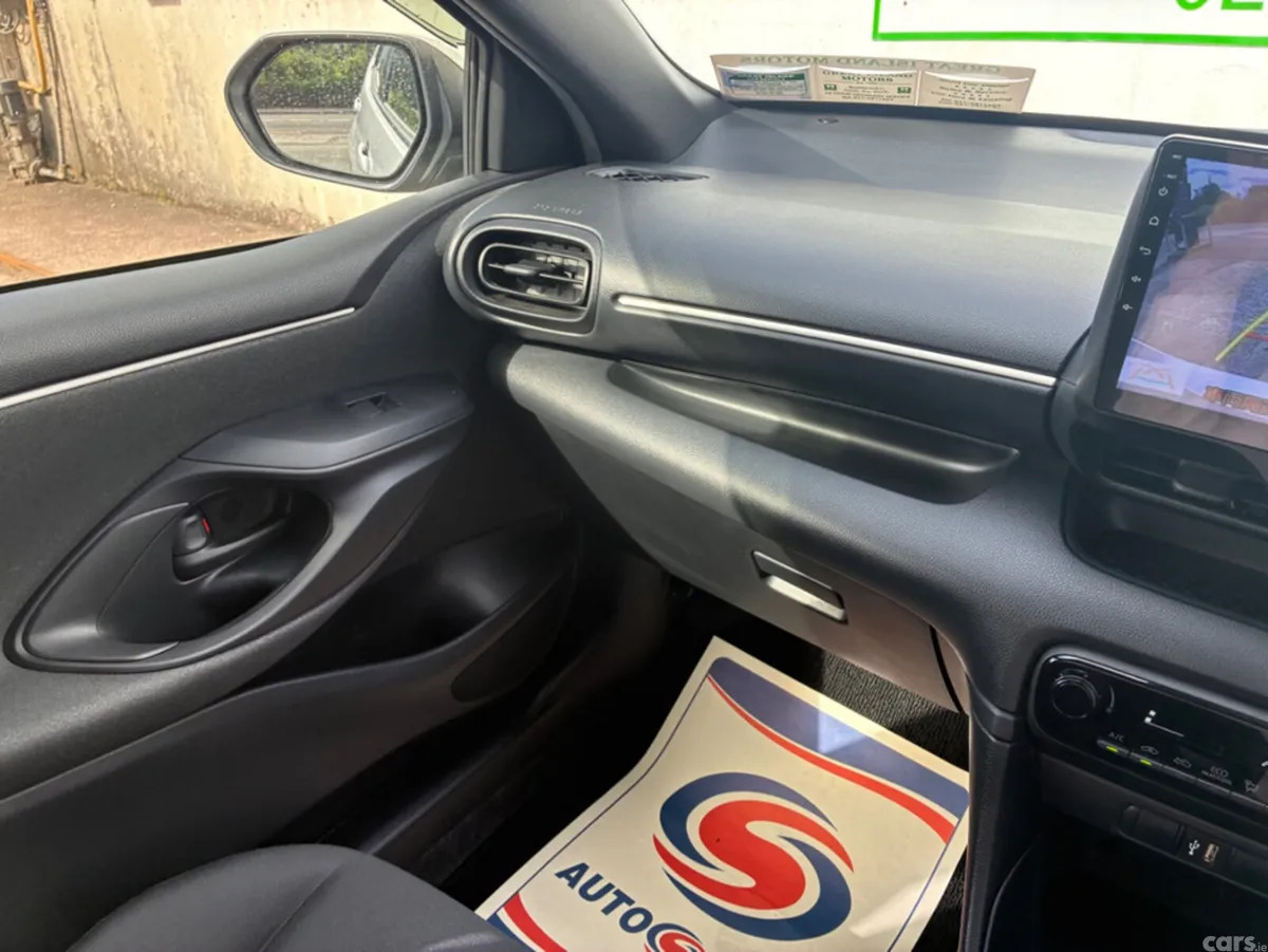 Toyota Yaris Hatchback, Petrol Hybrid, 2021, Silver