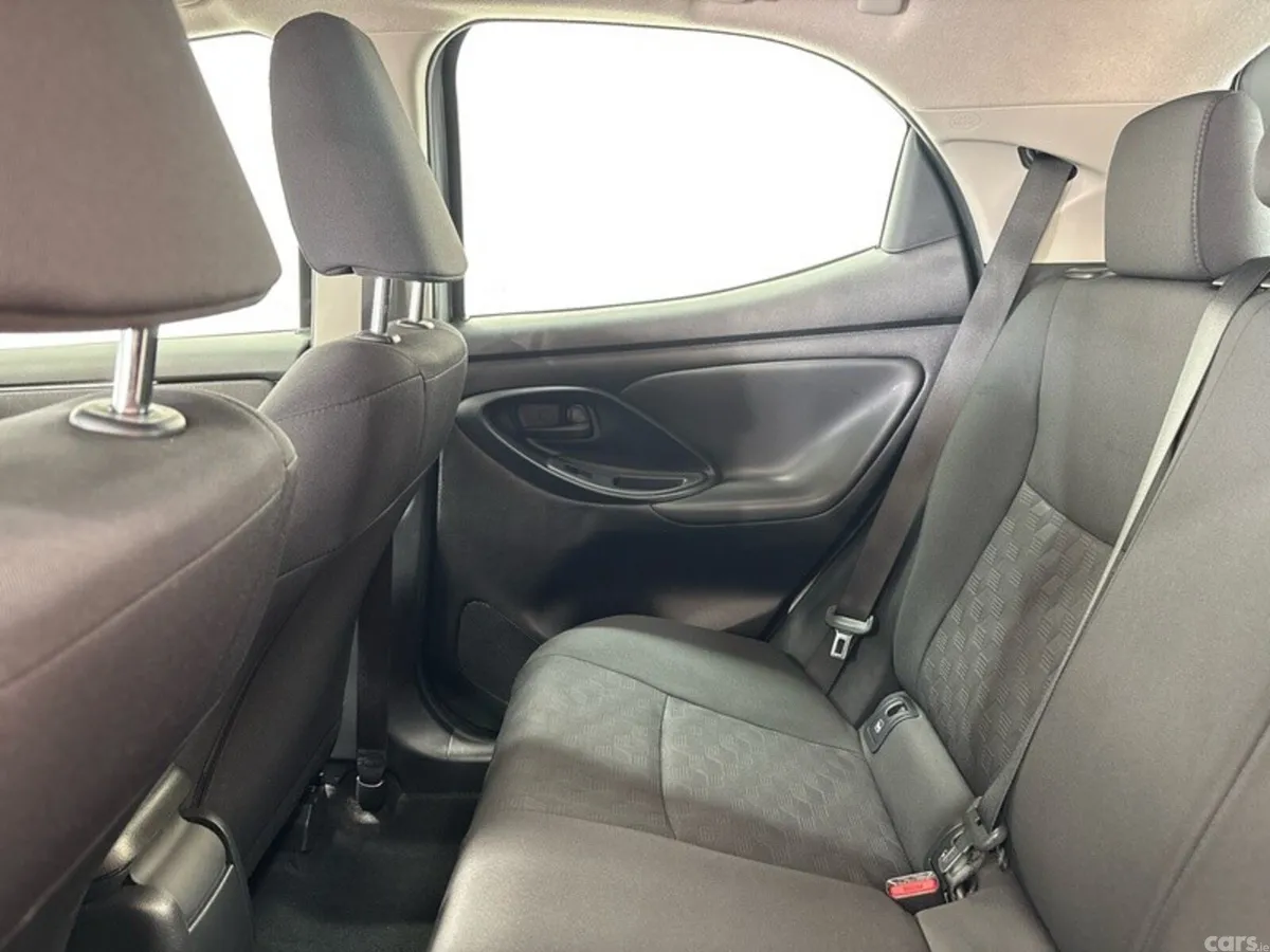 Toyota Yaris Hatchback, Petrol Hybrid, 2024, Silver