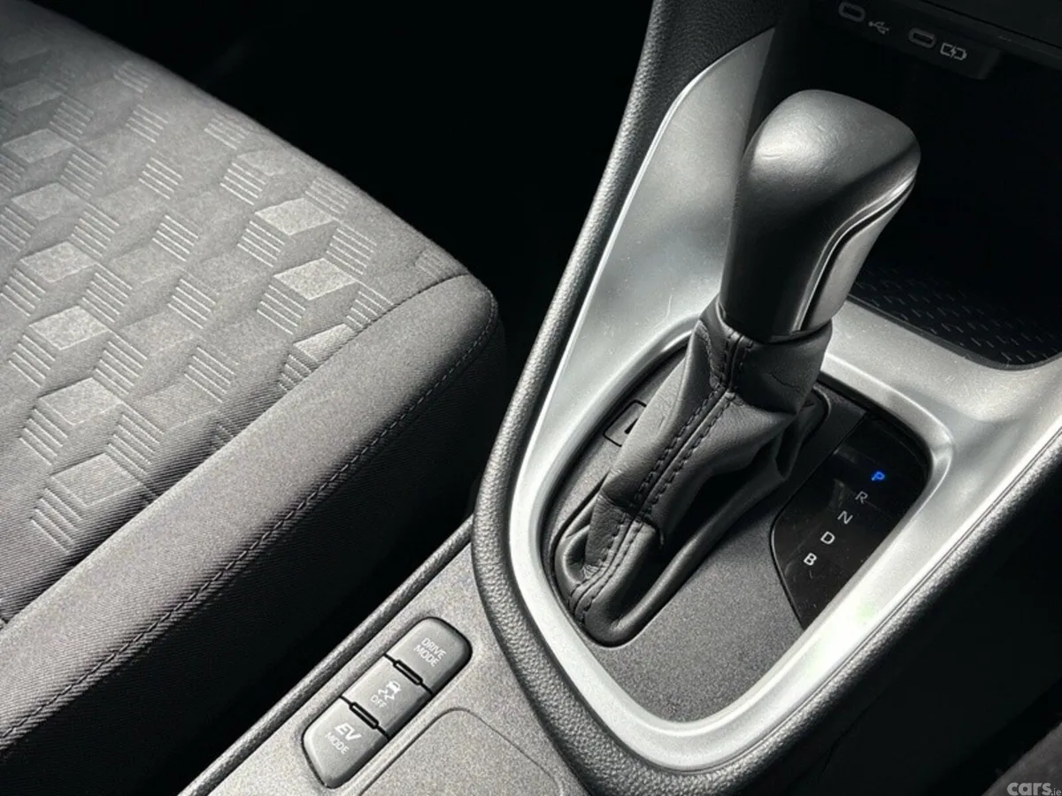 Toyota Yaris Hatchback, Petrol Hybrid, 2024, Silver