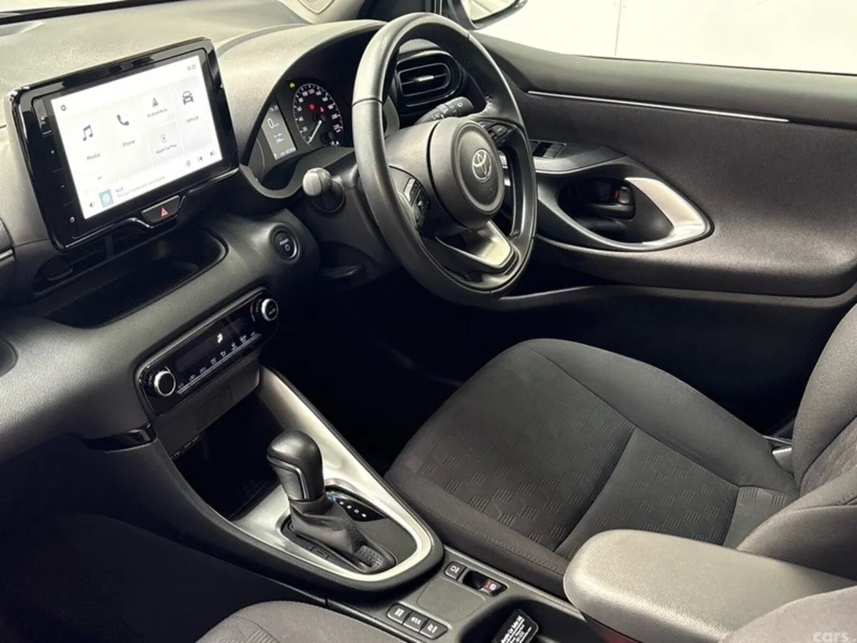 Toyota Yaris Hatchback, Petrol Hybrid, 2024, Silver